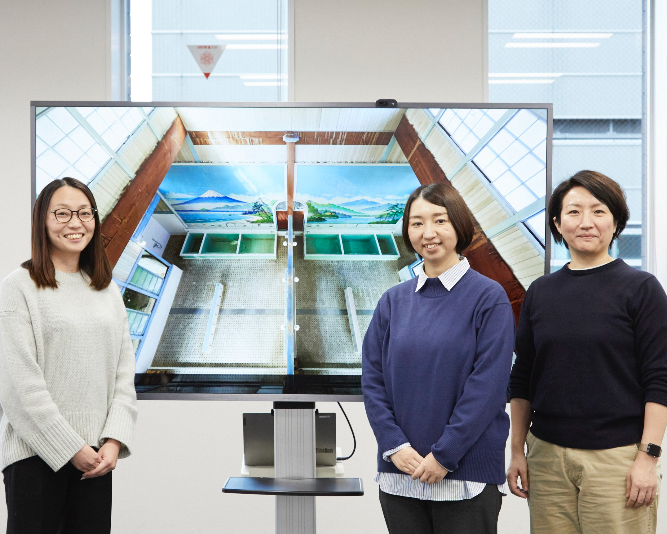 From left to right: Kumiko Fukui, Minako Taguchi, and Manae Kobayashi. In front of the 3D data of a public bath, Kodakara-yu, at the Edo-Tokyo Open Air Architectural Museum.