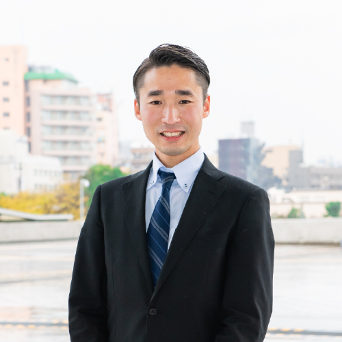 財団総務部　佐藤健太郎