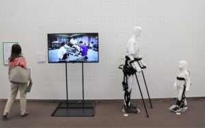 「だれもが文化でつながる国際会議」ショーケースの展示風景