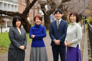 「アートノト」を運営するアーツカウンシル東京　活動支援部　相談・サポート課のみなさん。左から、中田理央さん、大塚千枝さん、伊藤啓太さん、今野真理子さん
